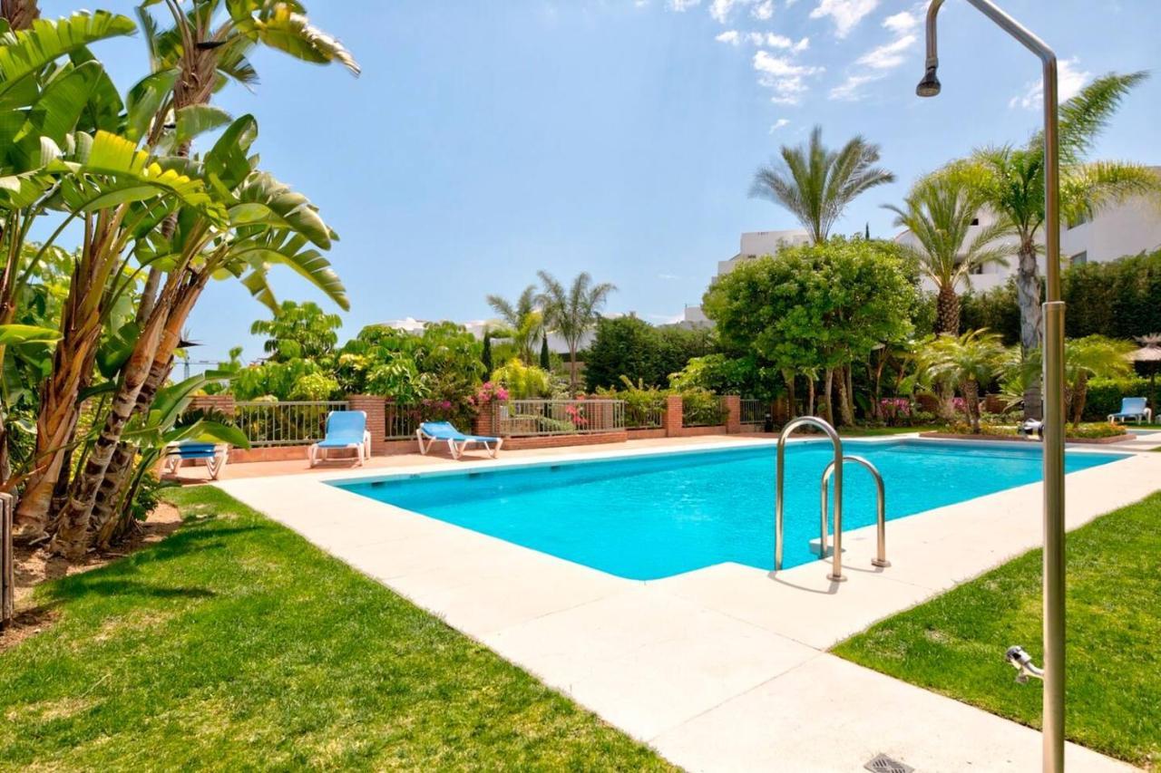 Apartment Royal W/shared Pool, Terrace &a/c *