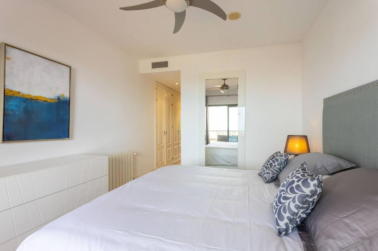 Royal W/shared Pool, Terrace &a/c Malaga