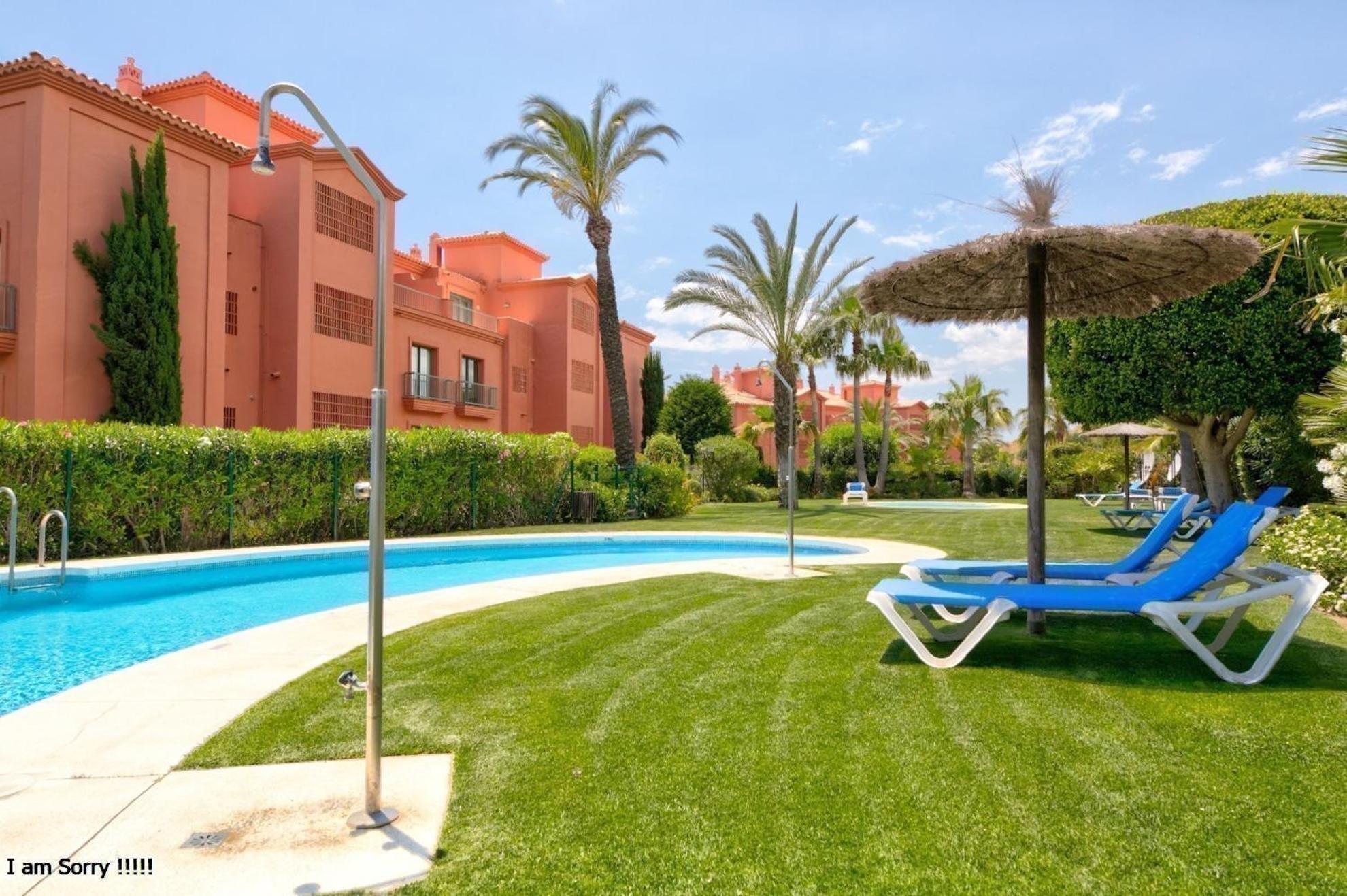 Royal W/shared Pool, Terrace &a/c Apartment Malaga